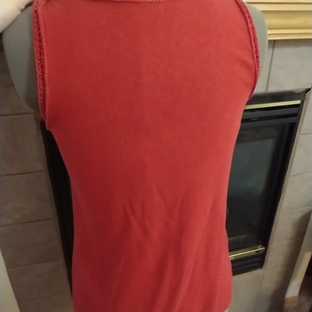 *sold* Ann Taylor LOFT red crochet detail tank top, XS - Picture 4 of 6